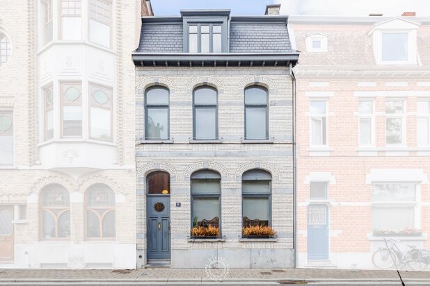 Karaktervol herenhuis met uniek bijgebouw vol mogelijkheden