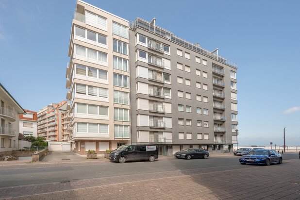 Appartement récemment rénové avec vue latérale sur la mer