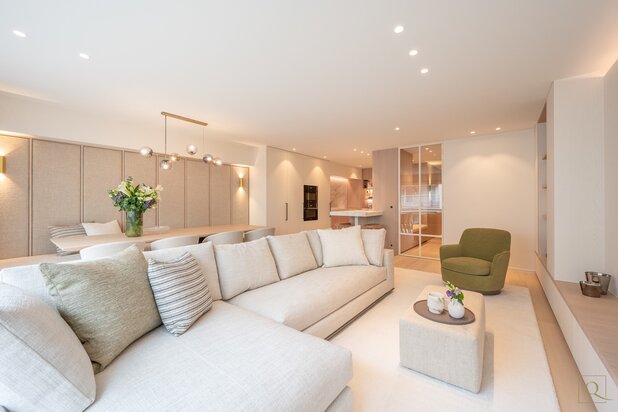 Prachtig gerenoveerd appartement met 3 slaapkamers vlakbij de Dumortierlaan.