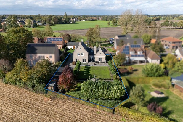 Ruime villa met dubbele garage op 1.429m² grond.