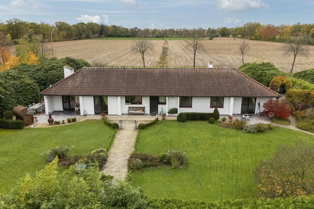Laagbouwvilla met uitzicht op bos en weilanden nabij Postel