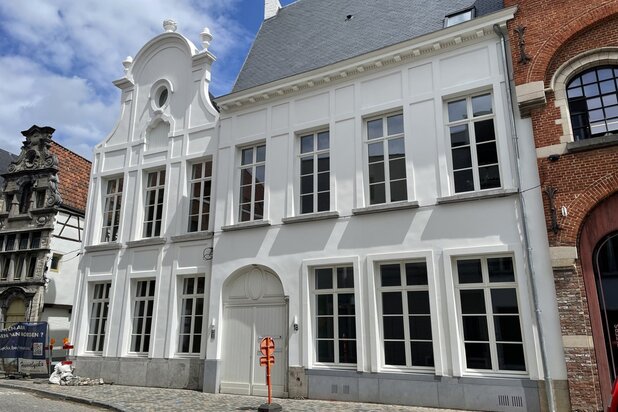 Uniek gelegen prachtig nieuw app. in historisch gebouw !