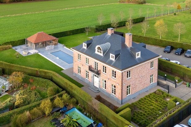 Prachtige villa in tijdloze architectuur te SCHRIEK