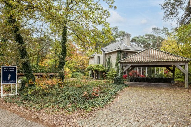 Woning met zwembad op zuidgericht perceel van ca. 2145 m²