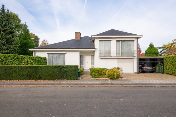  Ruime gezinswoning op ideale ligging te Ekeren!