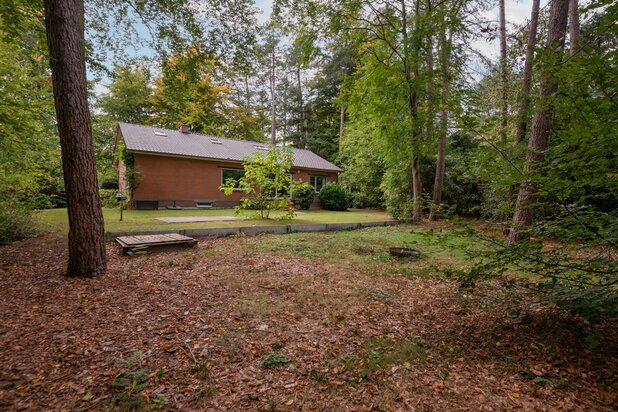 Ruime, instapklare seventies villa op een toplocatie in Dennendael!