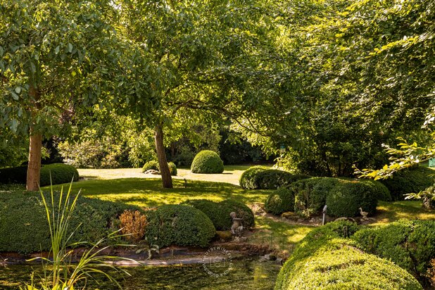 Unieke eigendom te koop in Mariakerke grenzend aan het Claeys Bouüaertpark
