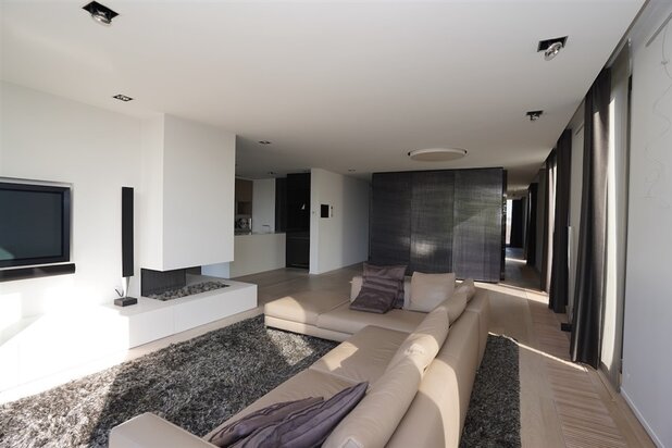 Exclusief Wonen: Luxepenthouse met Zwembadtoegang & 3 Slaapkamers!