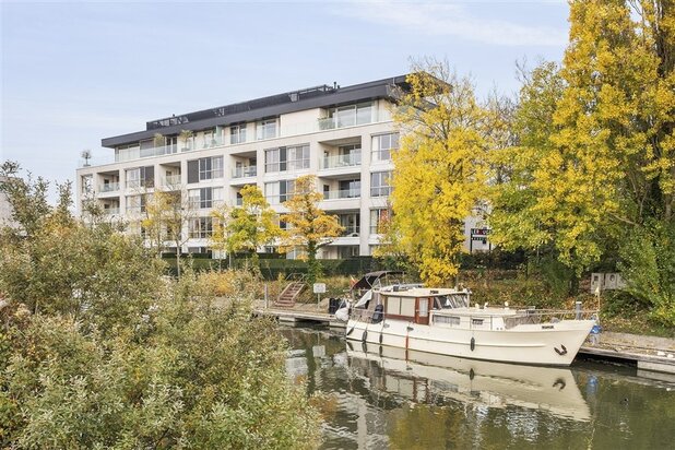 Machtig, prachtig luxe appartement met frontaal Leiezicht!