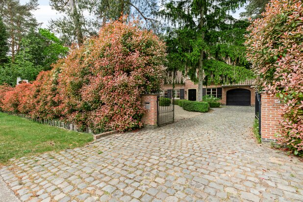 Koningshof! Ruime villa met zwemvijver op ca. 2005 m².