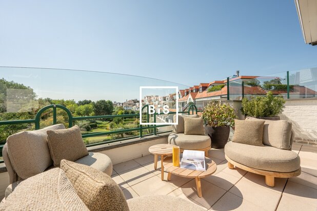 Prachtig gerenoveerd appartement in een park van 5ha in het Zoute