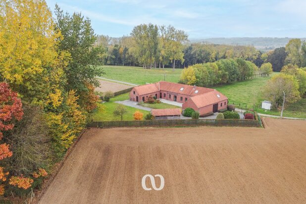 Ferme rénovée superbement située