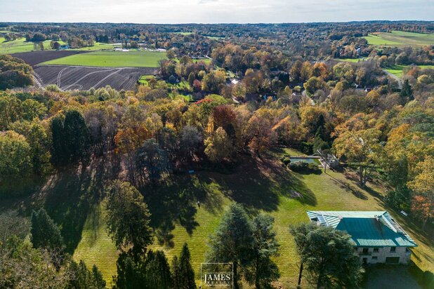 Maison d’architecte avec terrains constructibles sur 2 Ha 42 au coeur de Lasne