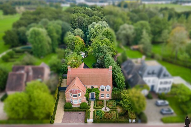 Prachtige villa met praktijkruimte op absolute TOP locatie