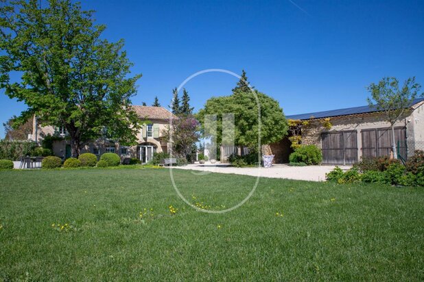 Exceptional Mas for sale in Sainte-Cécile-les-Vignes with swimming pool and panoramic view