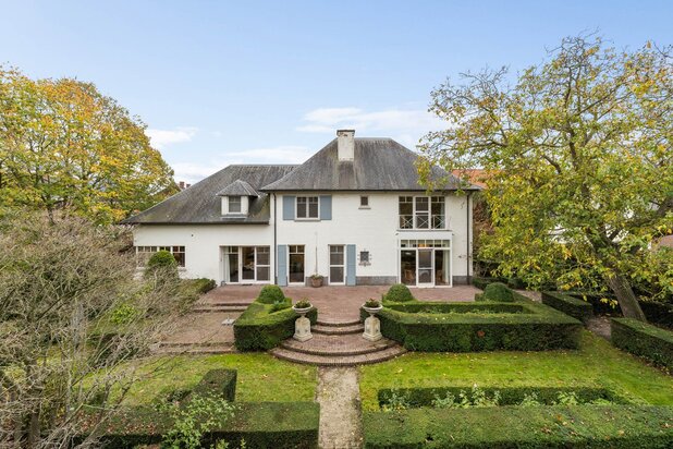 Ruime gezinswoning met zwembad en bureel in Schellebelle (Wichelen)