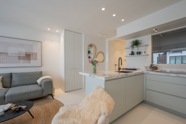 Appartement rénové avec 3 chambres à coucher et vue mer latérale au Zoute