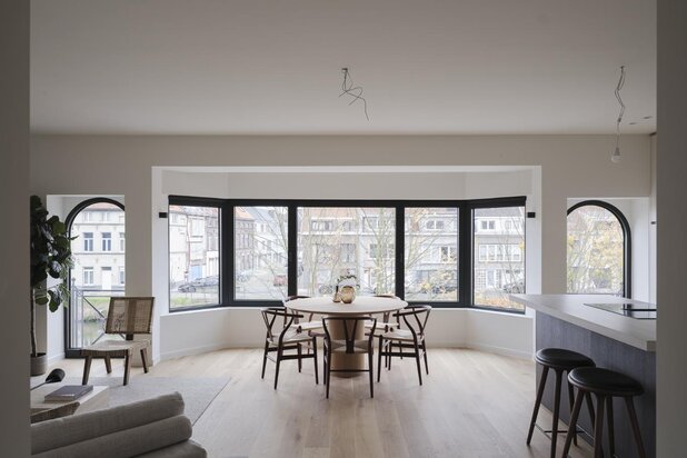 Ruim en luxueus drie slaapkamer appartement aan de Stropkaai