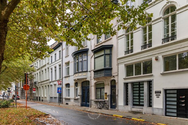 Op te frissen herenwoning aan de Coupure