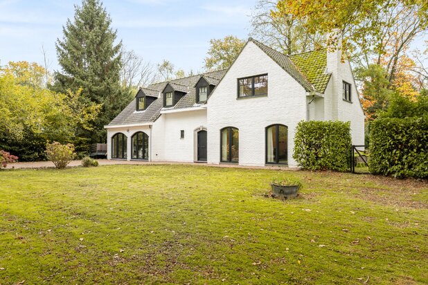 Zeer mooi gerenoveerde woning op de grens met Schilde