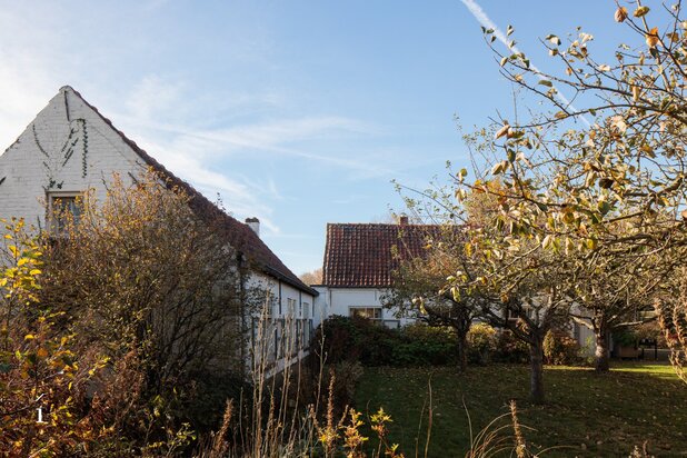 Authentieke hoeve anno 1759 met bijgebouw op 5.285 m² 