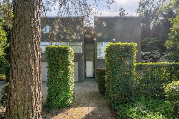 Moderne woning op perceel van ca. 3.500m²