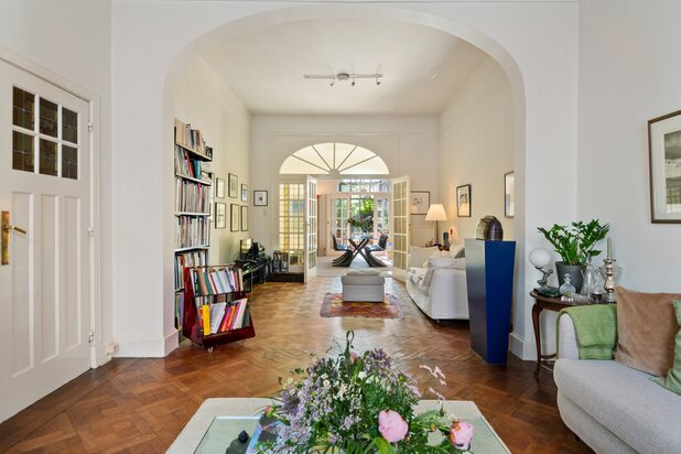 Impressionnante maison de maître avec jardin urbain