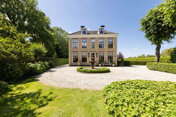 Statige villa aan de rand van Hellevoetsluis met veel privacy 