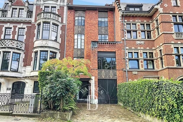 Square Vergote - Mooi geklasseerd huis met tuin en garage