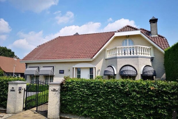 Ruime villa met zwembad en bijgebouw/salon/kantoor van 120m²