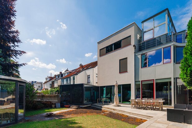 Unieke XL combiwoning met groot kantoor, ateliers en tuin