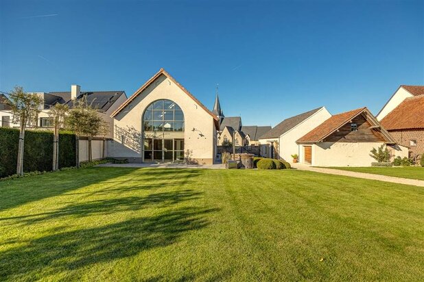 Exclusief landhuis met multifunctioneel bijgebouw