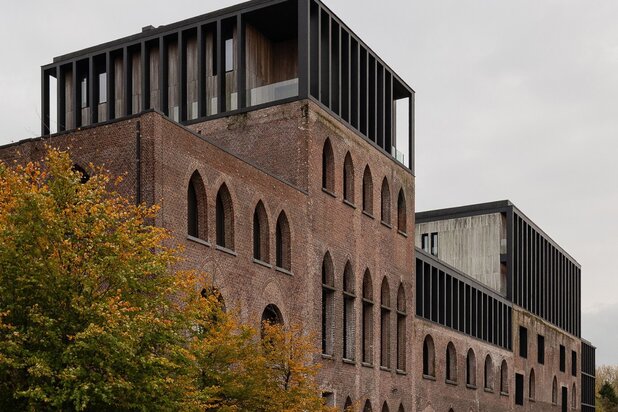 WIJNEGEM - Uitzonderlijk Vervoordt-appartement op Kanaalsite