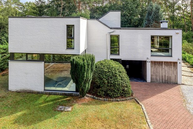 Ruime, rustig gelegen villa met binnenzwembad op 18,7a te KEERBERGEN