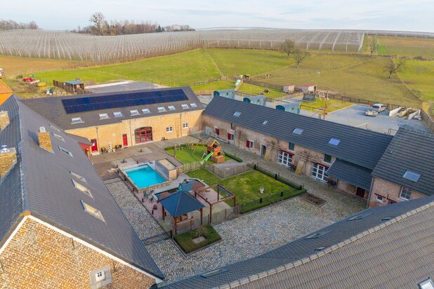 Prachtig gerenoveerde vierkantshoeve (B&B) met wellness te Heers