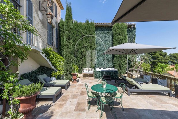 Town house with swimming pool in Chateauneuf de Gadagne