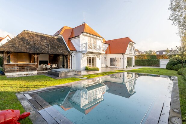 Villa exclusive, prête à emménager, avec 5 chambres, piscine et double garage, à deux pas du Zoute