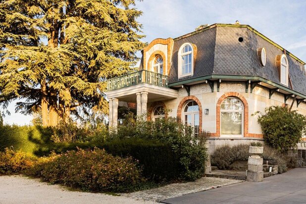 Superbe villa art déco sur 30 ares avec piscine, garage et atelier