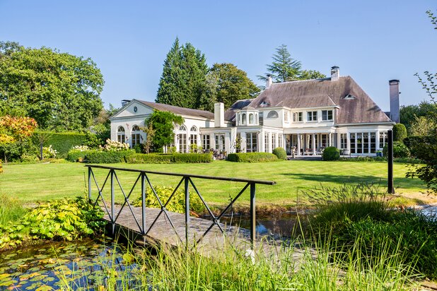 Exclusieve villa op 1.1ha met binnenzwembad, spa en lift 