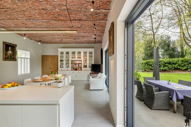 Uitzonderlijk kasteelhoeve in het park van Kasteel Wissekerke.