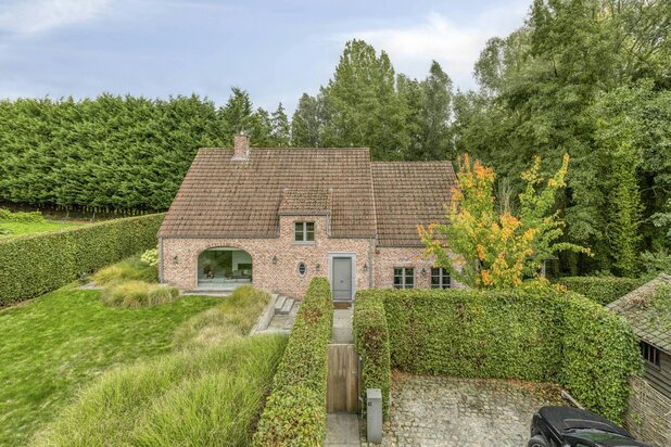 Prachtig gelegen instapklare villa op 12are met zwembad te Asse