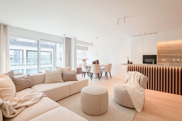 Appartement entièrement rénové / meublé / garage inclus