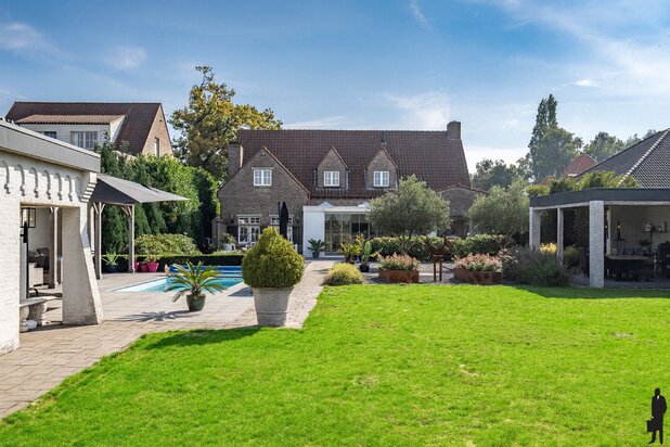 Luxe villa met zwembad op een perceel van c. 1.550m² te Poppel
