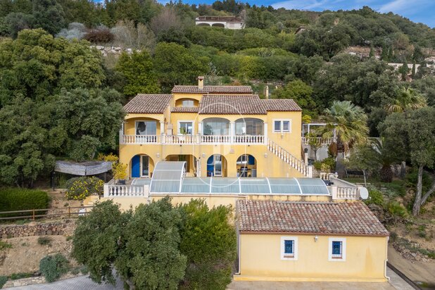 Provençal villa for sale in the golf estate in Sainte-Maxime