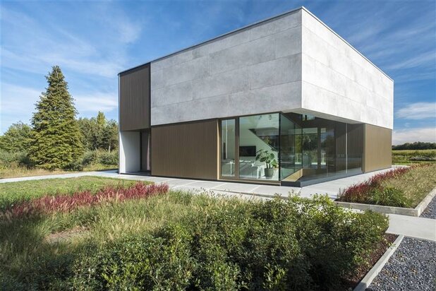 Strakke en moderne villa met high-end afwerking
