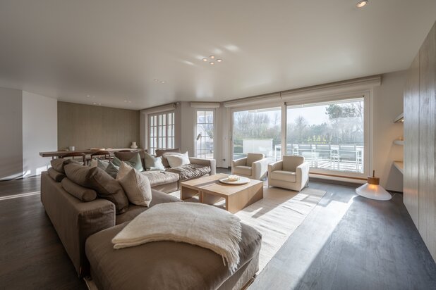 Magnifique appartement avec grande terrasse dans le domaine exclusif “Tennis Gardens”