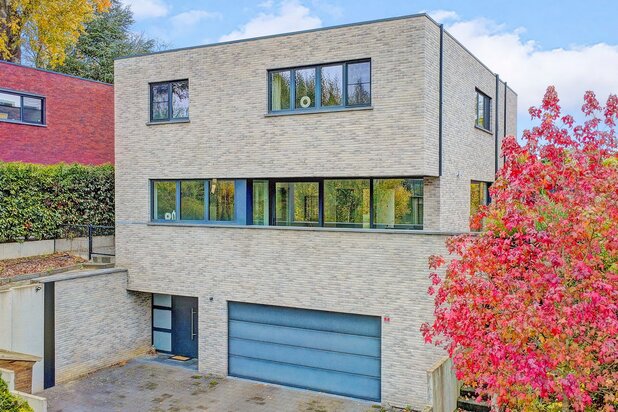 Villa moderne avec grand jardin à Sterrebeek