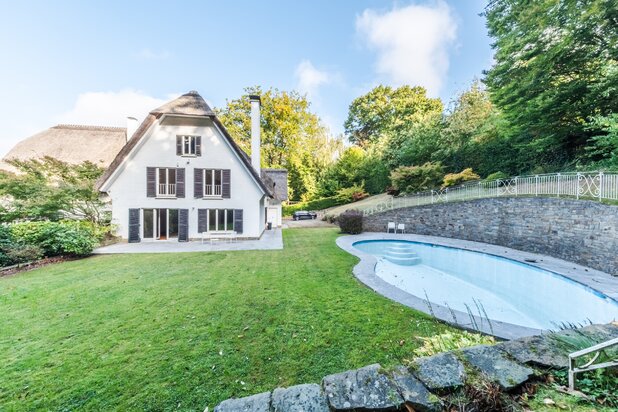 CORNICHE VERTE - Prachtig huis met zwembad en veel potentieel