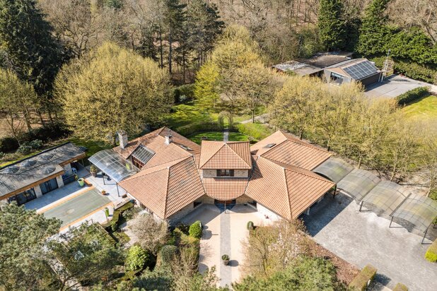 Spaanse villa op 8.670 m² in Schoten 