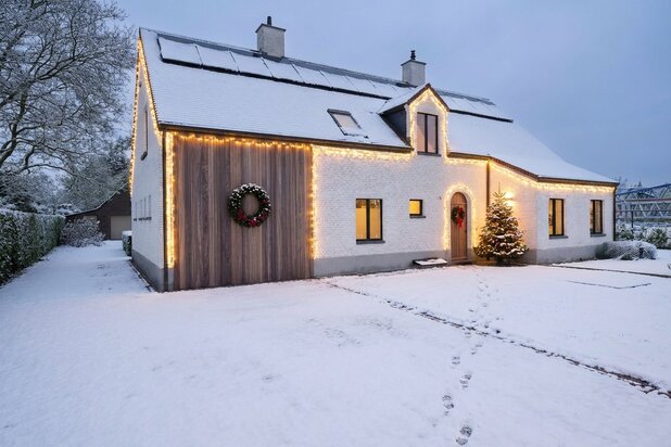 Gerenoveerde woning met 5 slaapkamers en garage op perceel van +/- 2.561m² in Wortel